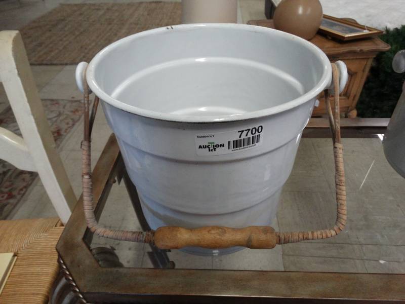 lot 7700 image: Porcelain on metal bucket w handle