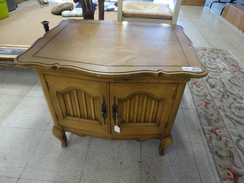 lot 7710 image: Wood end table w doors
