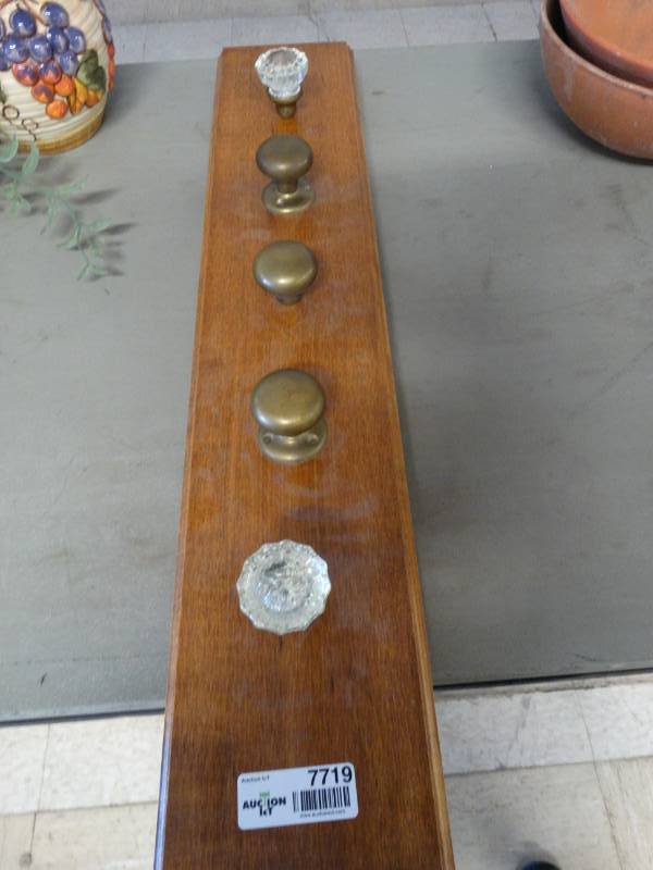 lot 7719 image: Door knob coat rack