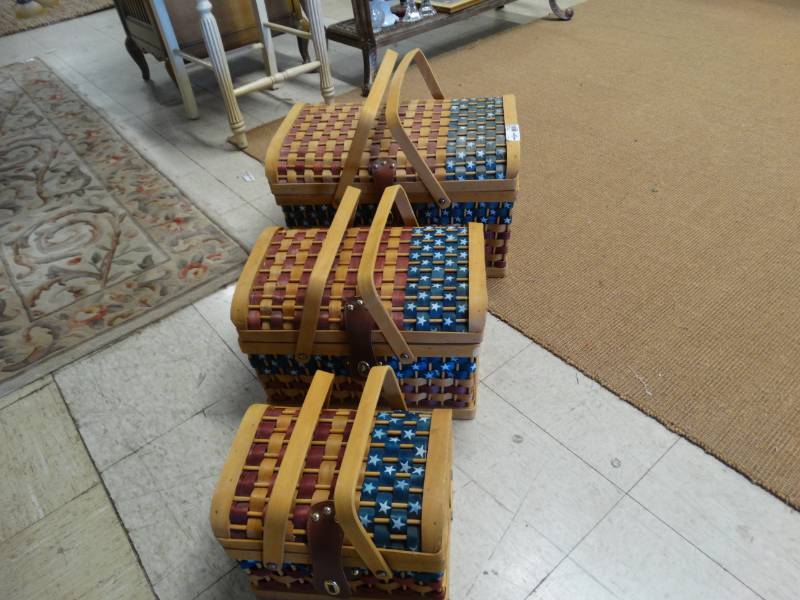 lot 7723 image: Awesome Red, White & Blue nesting picnic baskets- 3 pc set w handles