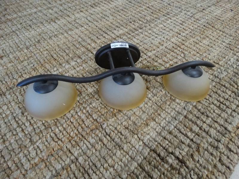 lot 7724 image: Vanity light fixture