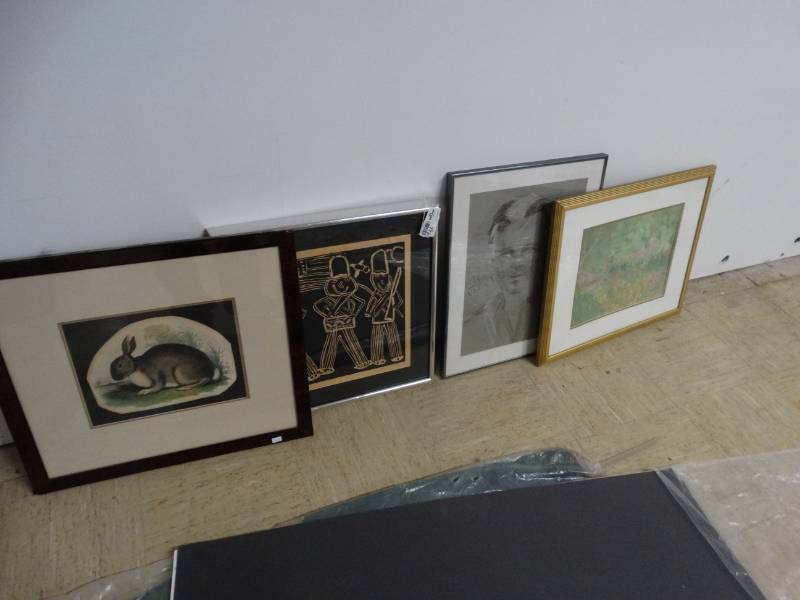 lot 7731 image: Several pieces of framed wall art