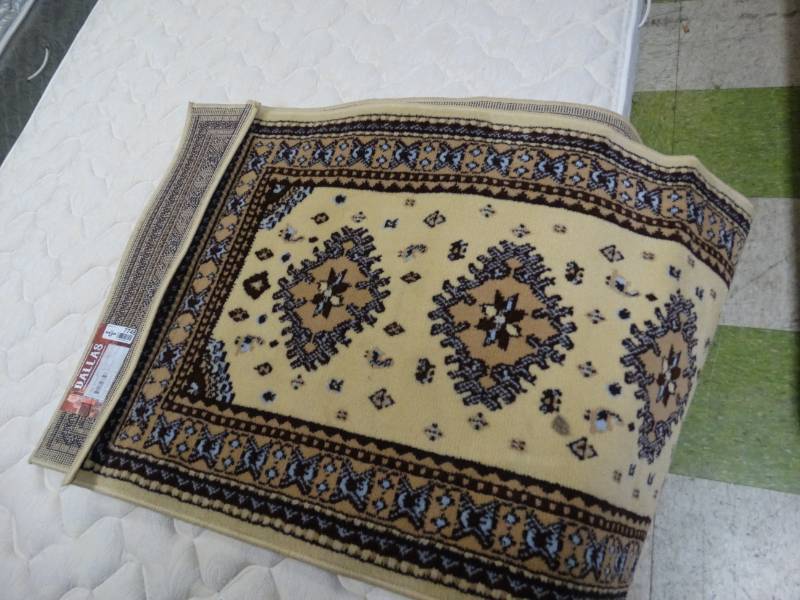 lot 7748 image: New rug