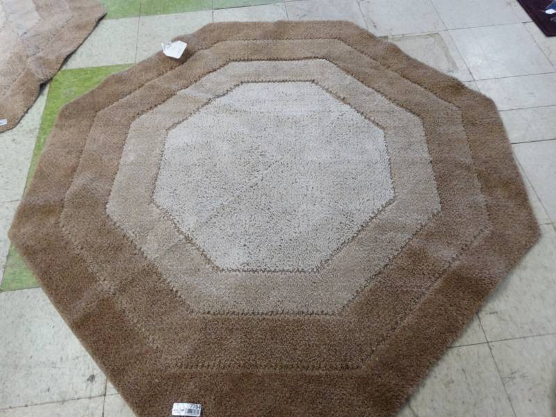 lot 7754 image: New Octagon Shaped Brown Rug