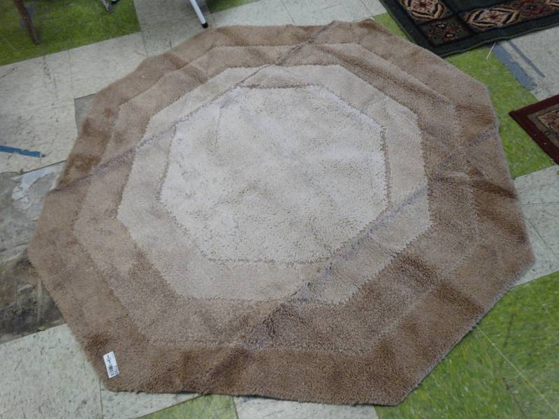 lot 7755 image: New Octagon Shaped Brown Rug