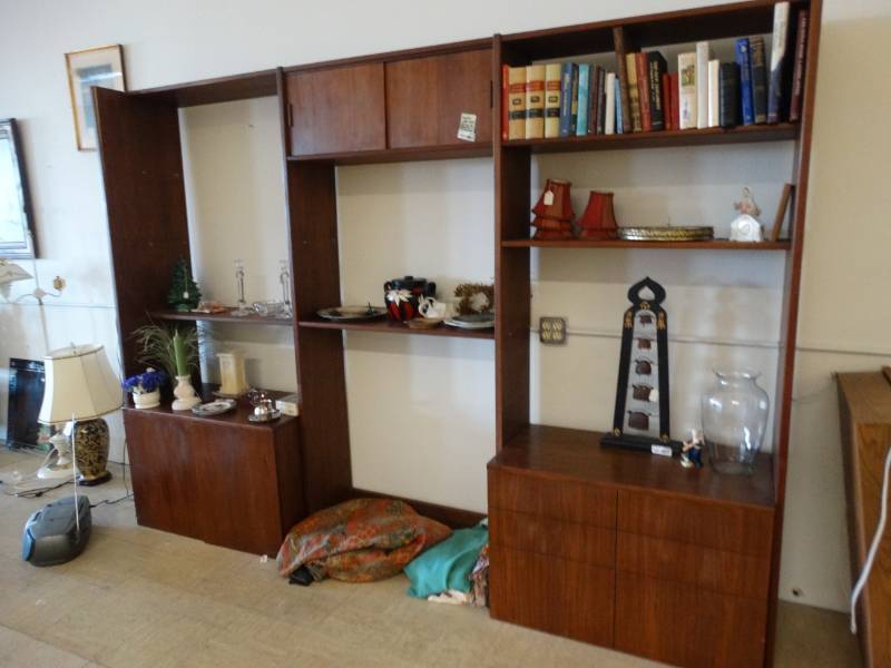 lot 7772 image: 3 Piece Modular Shelving unit