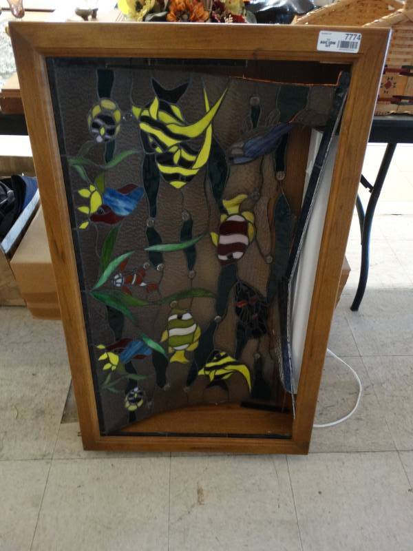 lot 7774 image: Lighted Stained Glass Under Water Fish Art Needs TLC
