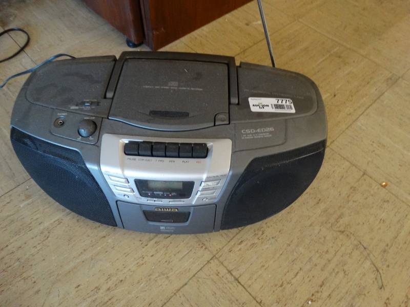 lot 7775 image: aiwa Boom-box In Working condition