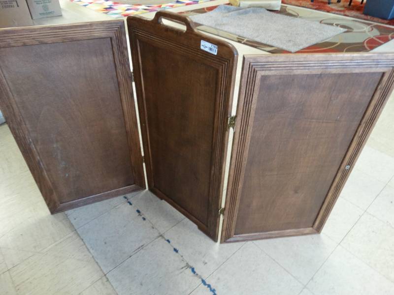 lot 7789 image: Small Wooden Room Divider