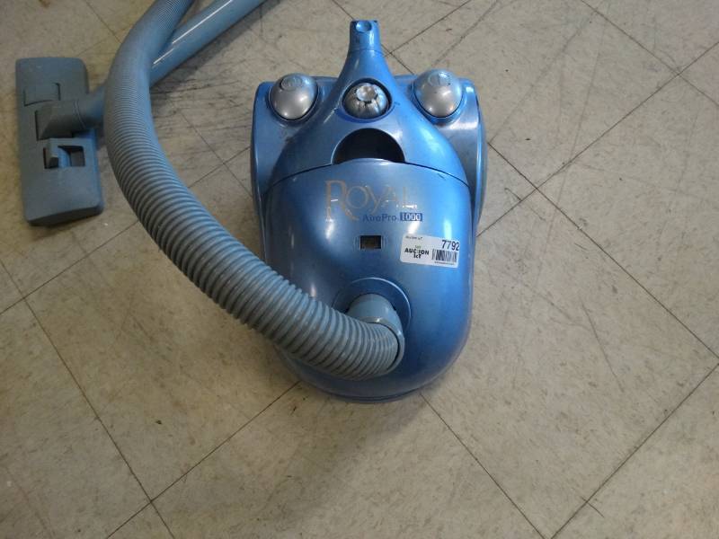lot 7792 image: Royal AiroPro Vacuum