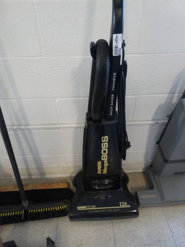 lot 7809 image: EUREKA Mega-boss Vacuum