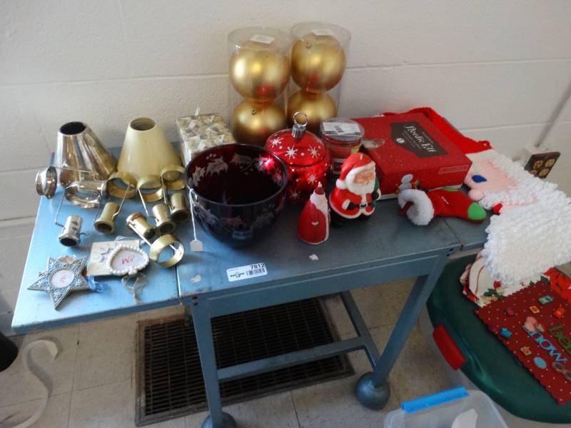 lot 7812 image: Table top Of Christmas Decor