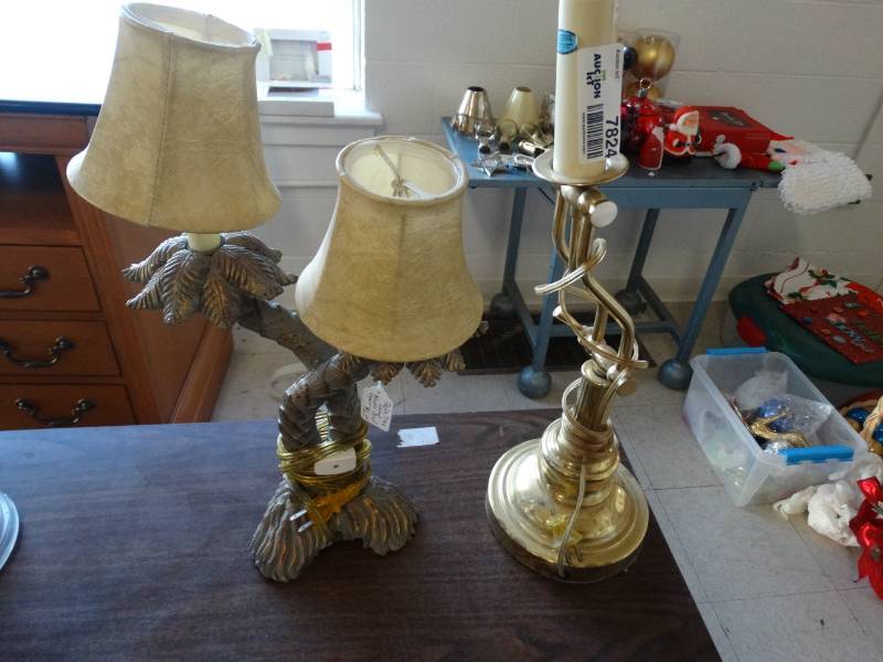 lot 7824 image: Two Table Lamps