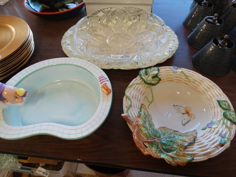 lot 7831 image: Lot of Decorative Bowls