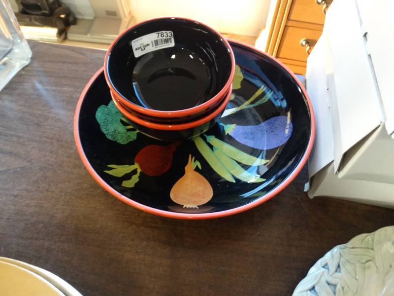 lot 7833 image: Set of 3 Crate and Barrel Dishes