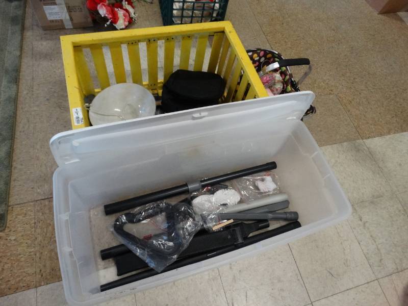 lot 7843 image: Lot of Vacuum Attachments