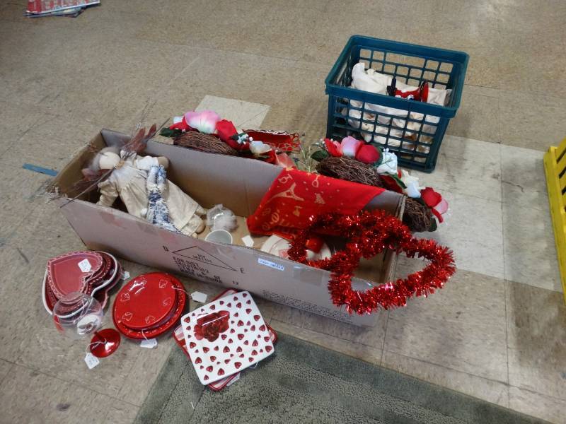 lot 7844 image: Valentine Themed Home Decor
