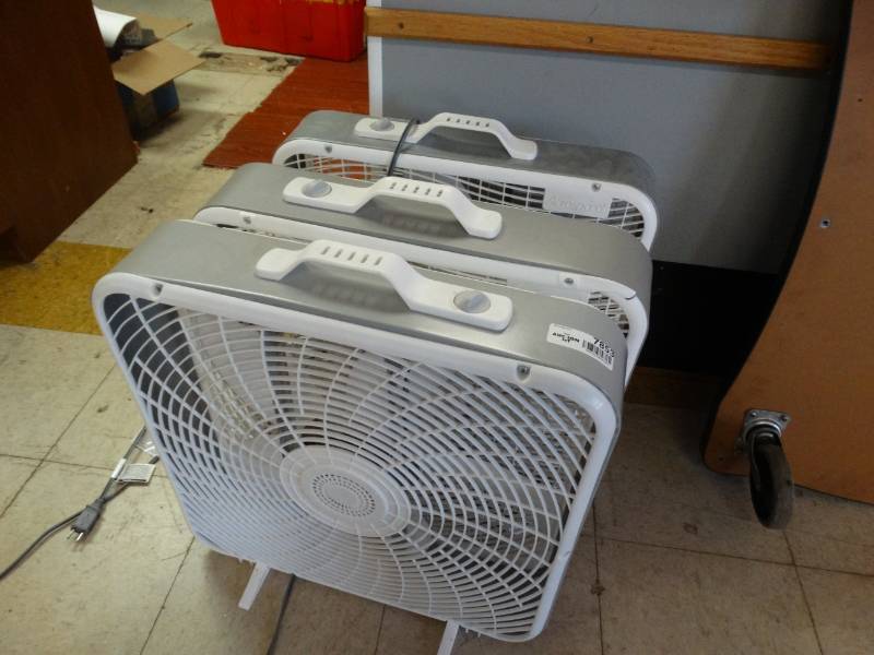 lot 7853 image: Lot of 3 Box Fans