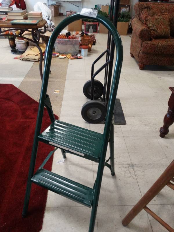 lot 7856 image: Metal Step Stool