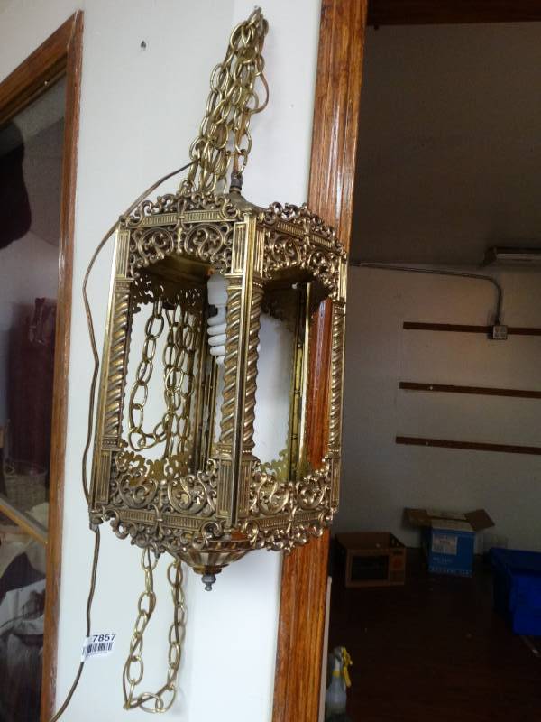 lot 7857 image: Hanging pendant  Light