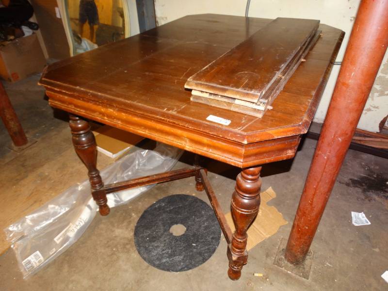 lot 7860 image: Wooden Table With extra Leaf