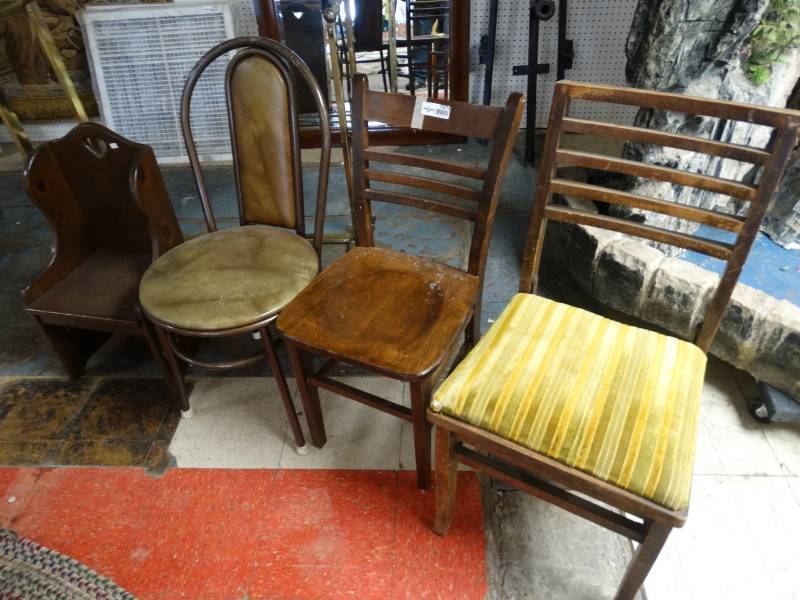 lot 7874 image: Lot of 4 Wooden Chairs