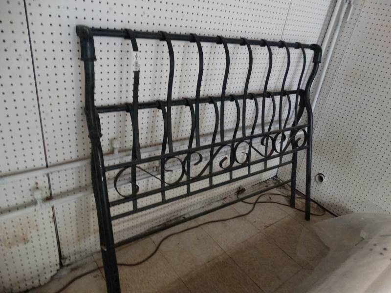 lot 7879 image: Metal bed- Head and Foot Board