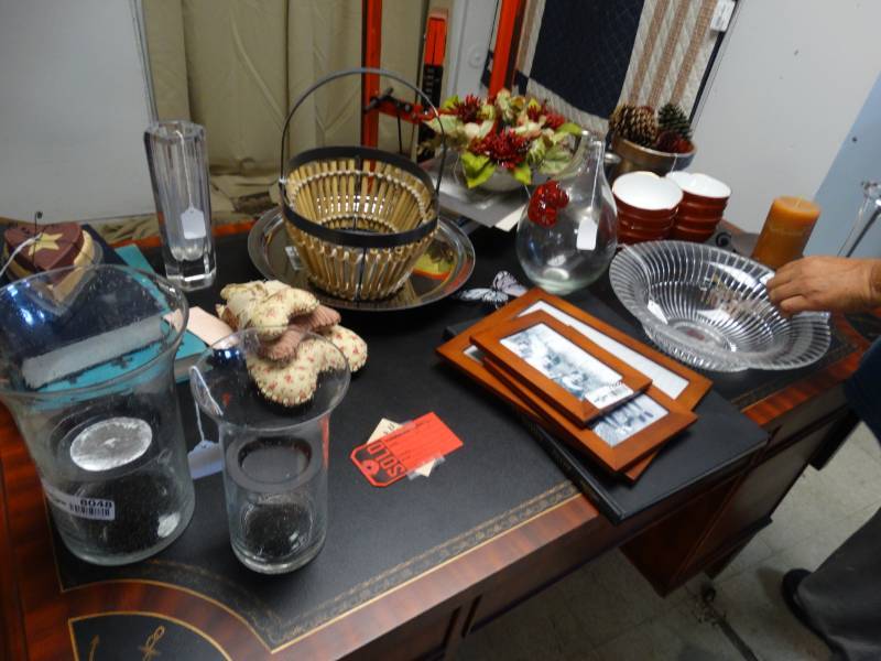 lot 7888 image: Lot of assorted home decor items