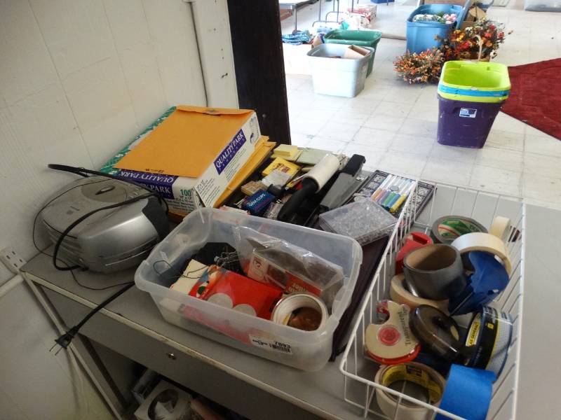lot 7893 image: Large lot of various office supplies