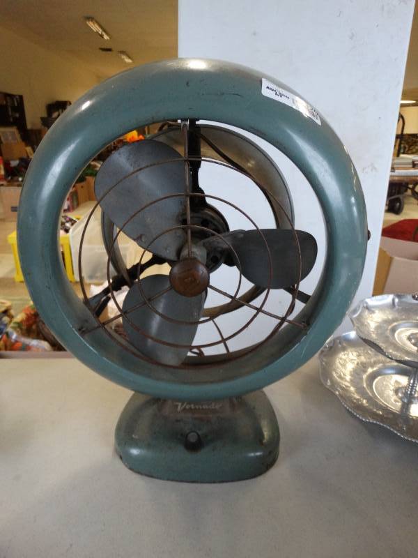 lot 7920 image: Vintage Vornado table fan
