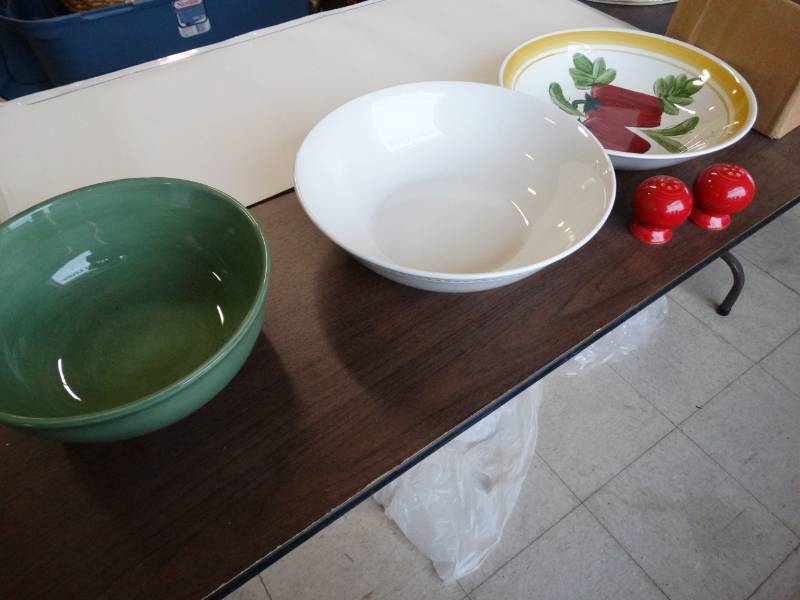 lot 7924 image: Nice dinnerware
