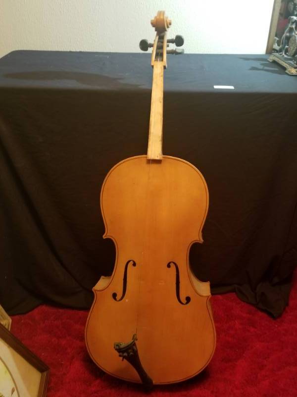 lot 16021 image: Antonius Stradivarius Reproduction Model #38