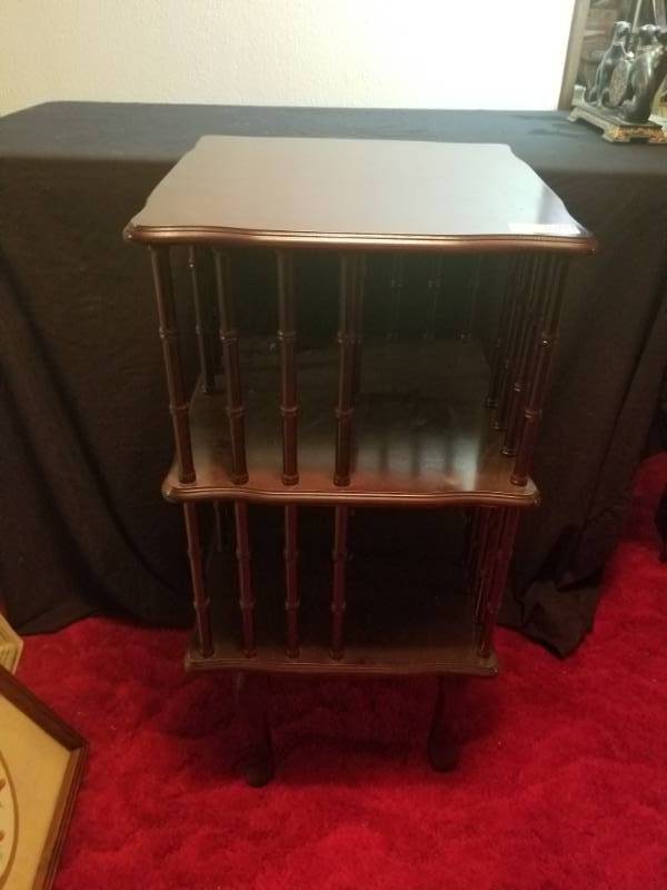 lot 16003 image: Two Tier Table w Spindle Sides