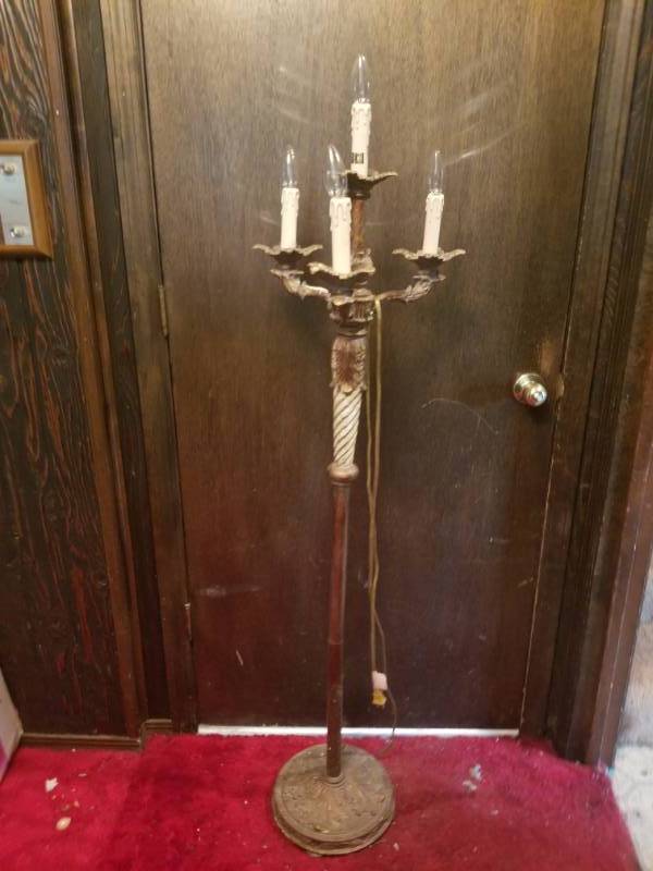 lot 16032 image: 4 Arm Candle Vintage Floor Lamp