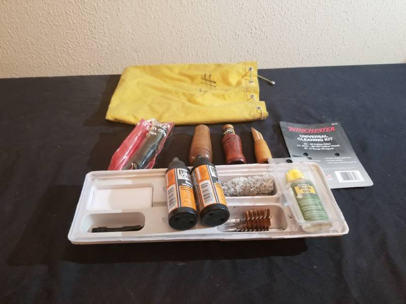 lot 16046 image: Winchester Universal Gun Cleaning Kit