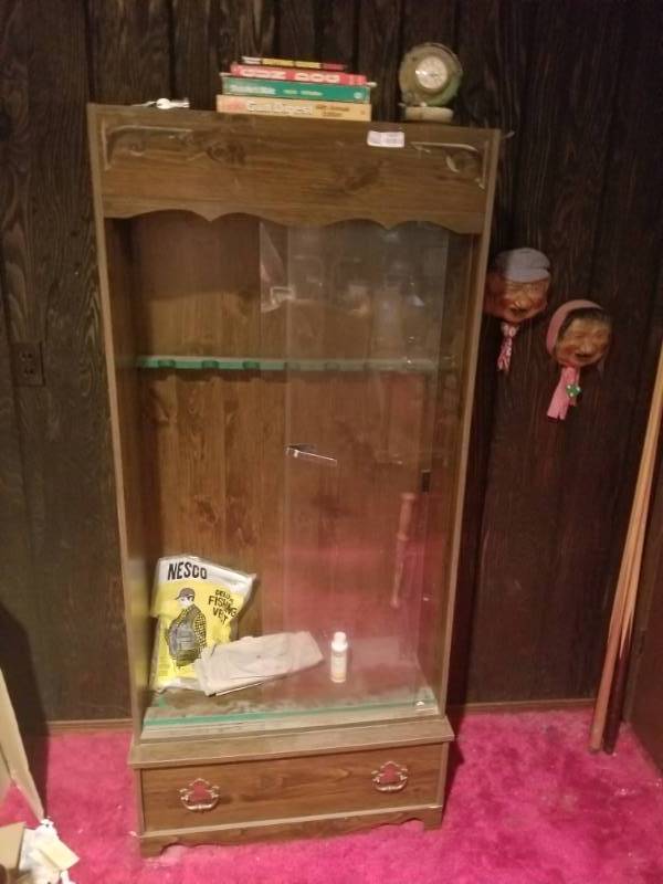 lot 16067 image: 7 Slot Gun Cabinet w Glass Doors w Contents