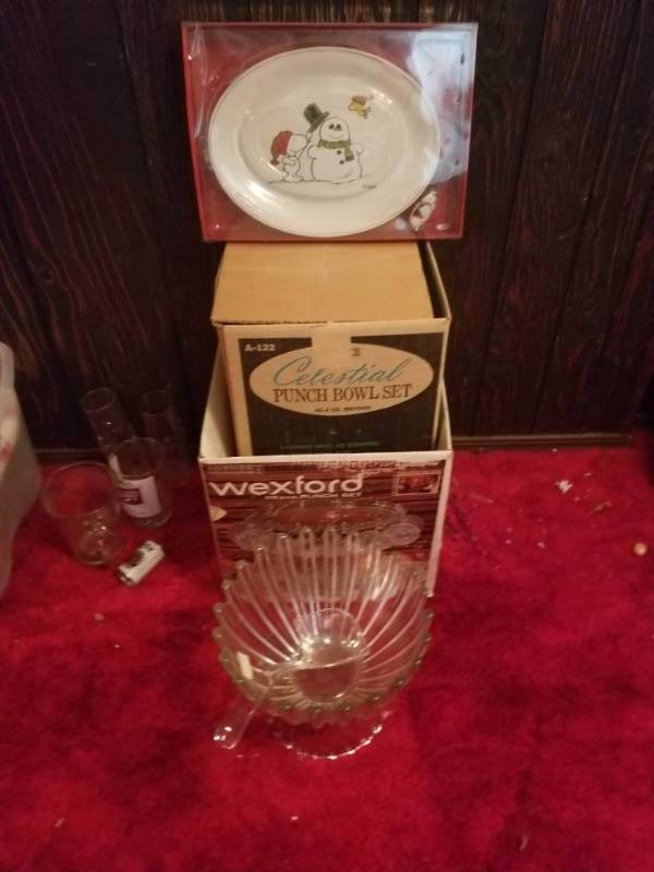 lot 16073 image: Holiday Plate and Punch Bowl Sets