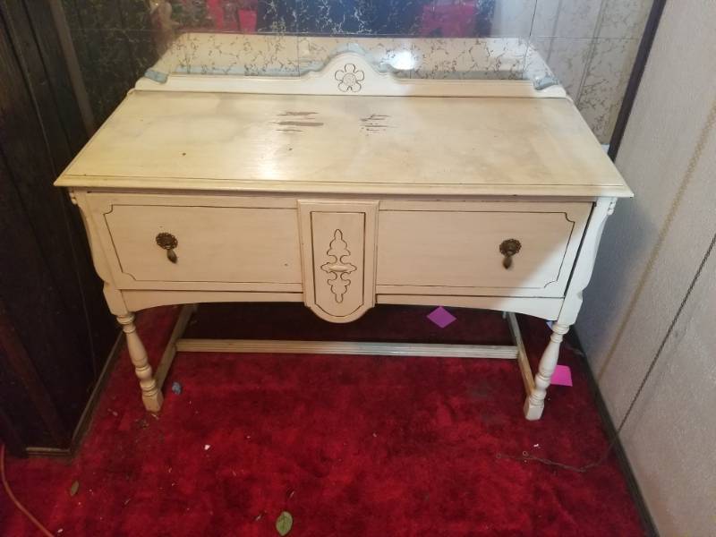 lot 16012 image: White Sideboard w Drawer