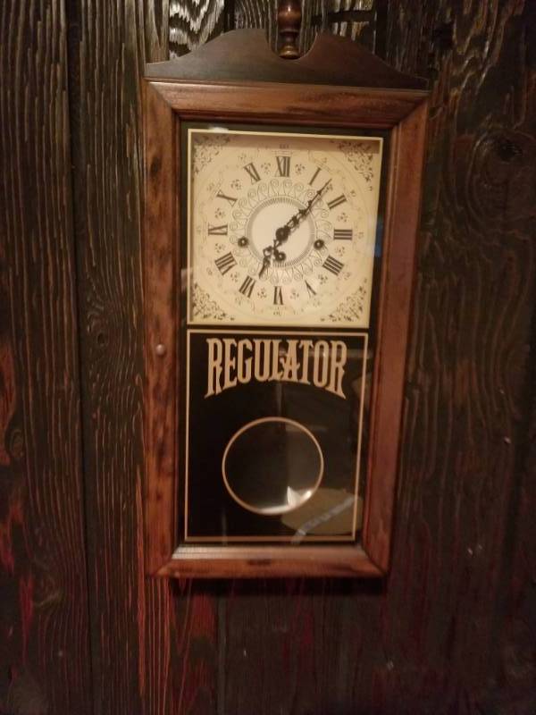 lot 16016 image: Regulator 8 Day Clock Pendulum Clock - Westminster Chime Clock