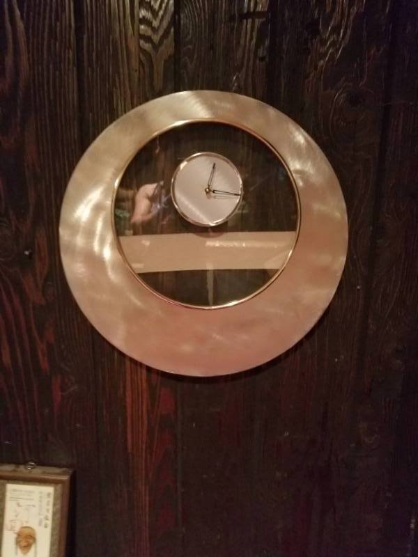lot 16081 image: Fashion Round Battery Operated Clock