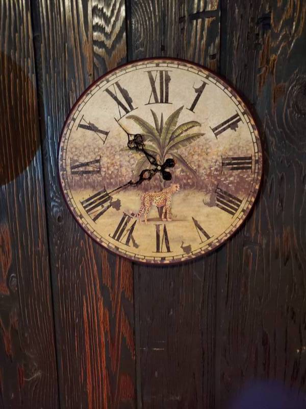 lot 16084 image: Palm TreeLeopard Clock