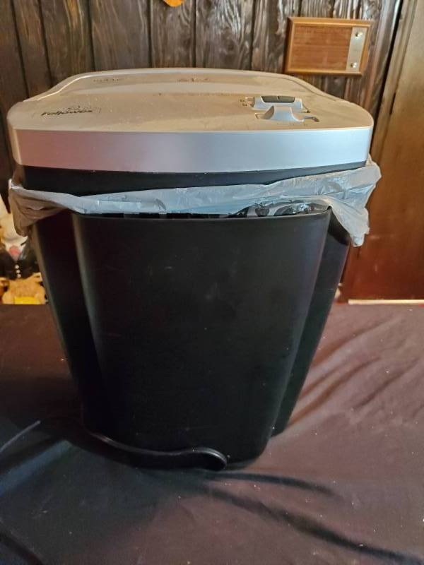 lot 16095 image: Fellowes W11C Paper Shredder