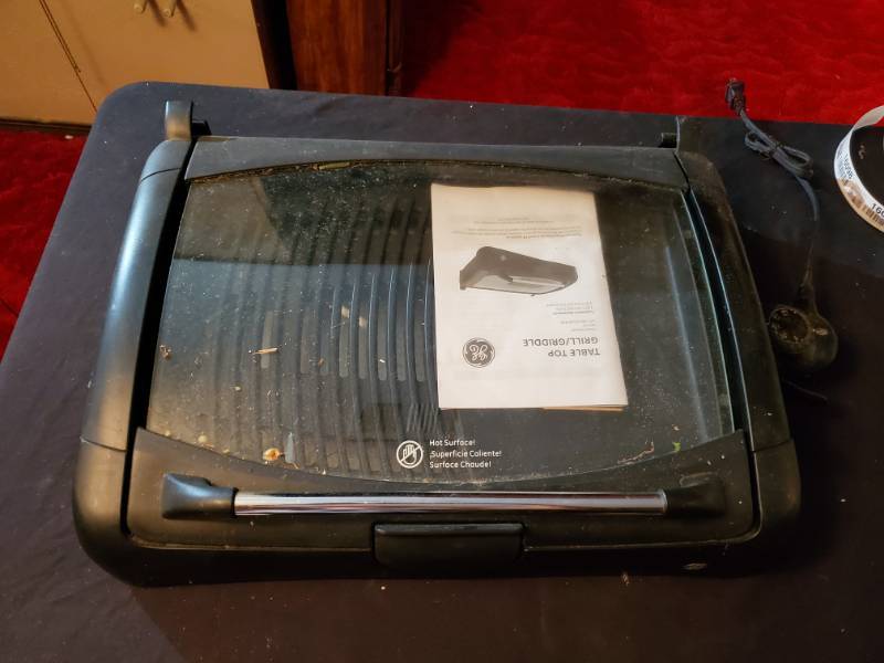 lot 16096 image: GE Table Top GrillGriddle