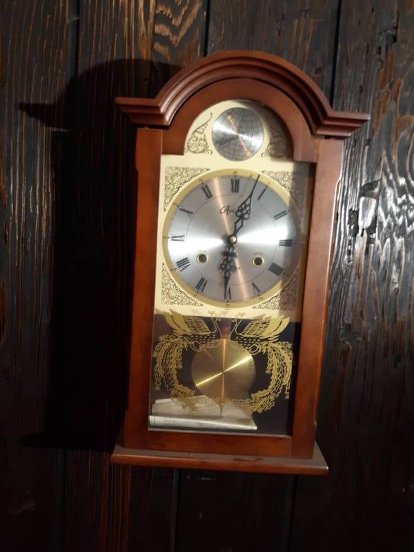 lot 16117 image: Avante Tempus Fugit Wind Up Pendulum Clock in Wood Case