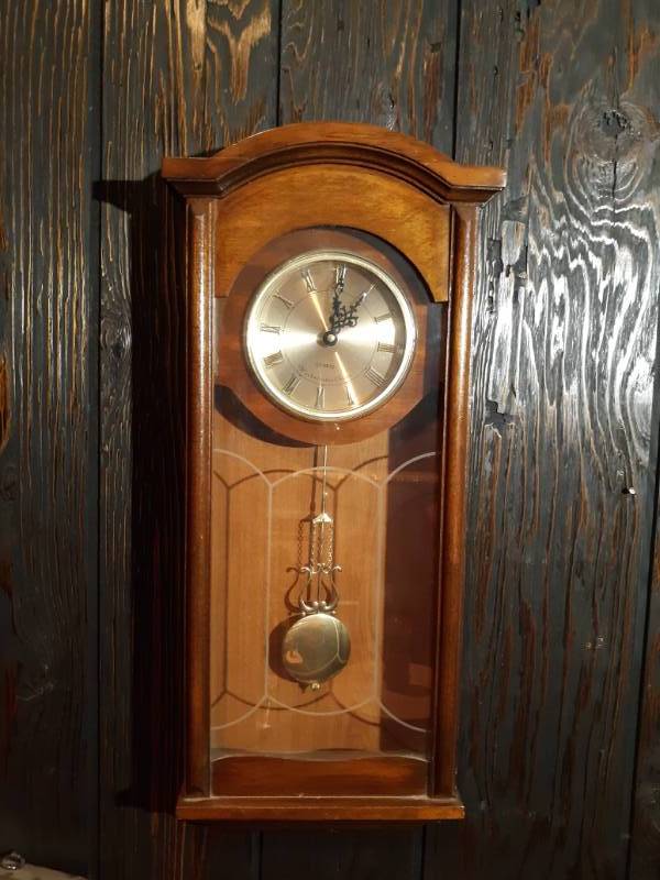 lot 16100 image: Montgomery Wards Quartz  Wood Case Pendulum Clock - Westminster Chime
