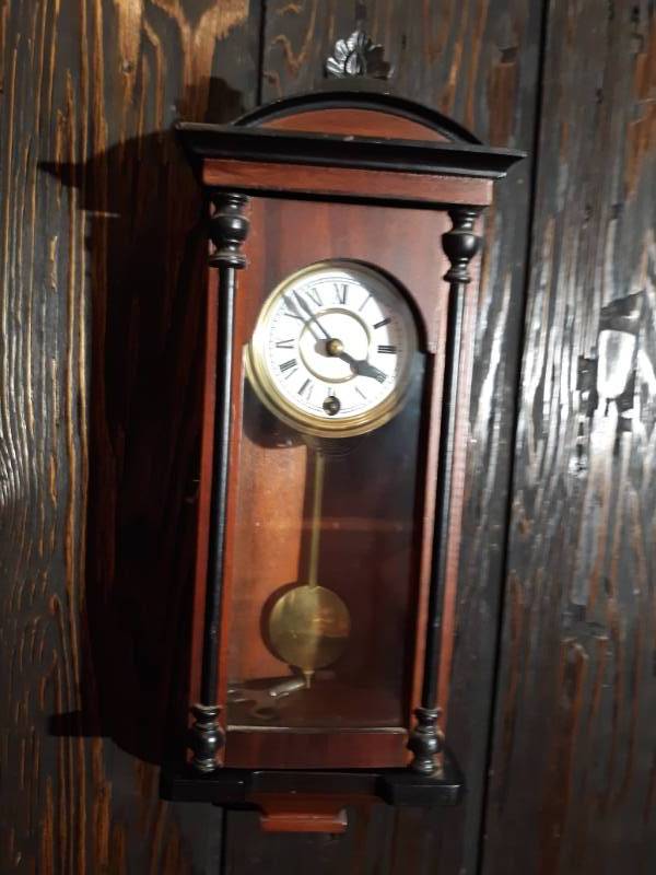 lot 16148 image: Wall Mount Pendulum Clock w Key