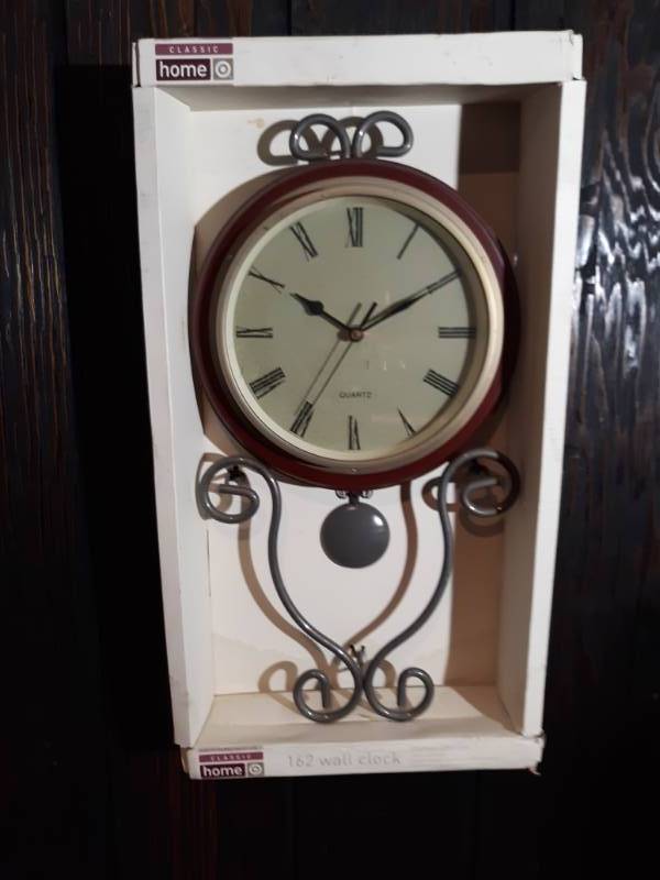 lot 16153 image: Classic Home 162 Wall Clock Metal Frame NIB