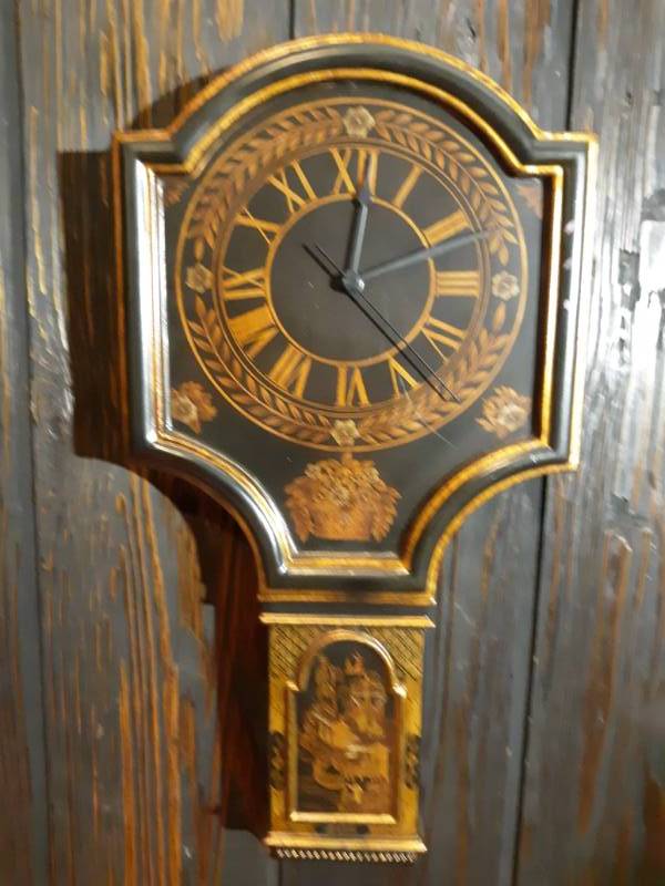 lot 16155 image: Wall Hanging Clock Gold color Frame w Asian Accents