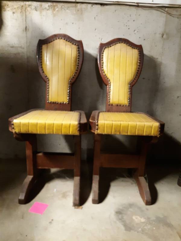 lot 16184 image: Two Upholstered Chairs