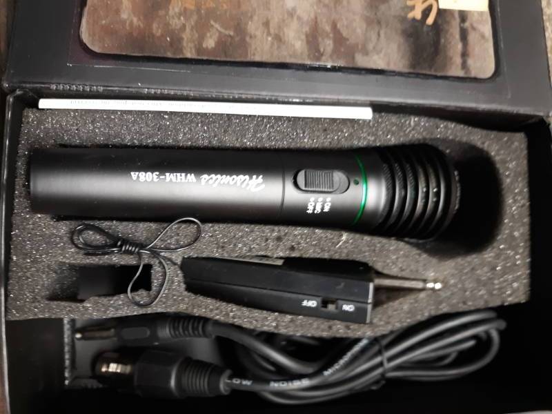 lot 16180 image: Hisonics Super Pro Microphone WHM-308